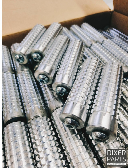 CNC Milled Aluminum Footrest Footpegs Pegs – 30 x 100 mm Cafe Racer Stunt 636
