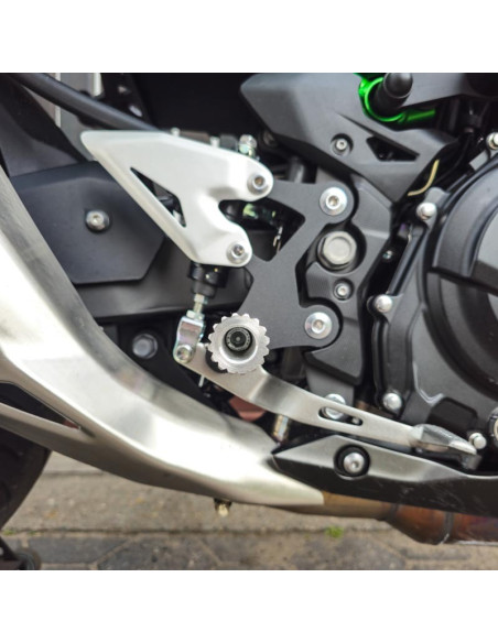 Front Sets Driver's Footrest Footpegs Kawasaki Z500 ABS (2024-2025) Stunt Gymkhana