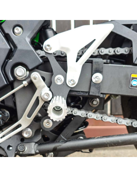 Front Sets Driver's Footrest Footpegs Kawasaki Z500 ABS (2024-2025) Stunt Gymkhana
