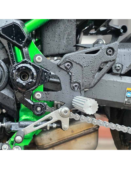 Front Sets Driver's Footrest Footpegs Kawasaki Z900 (2025-2026) Stunt Gymkhana
